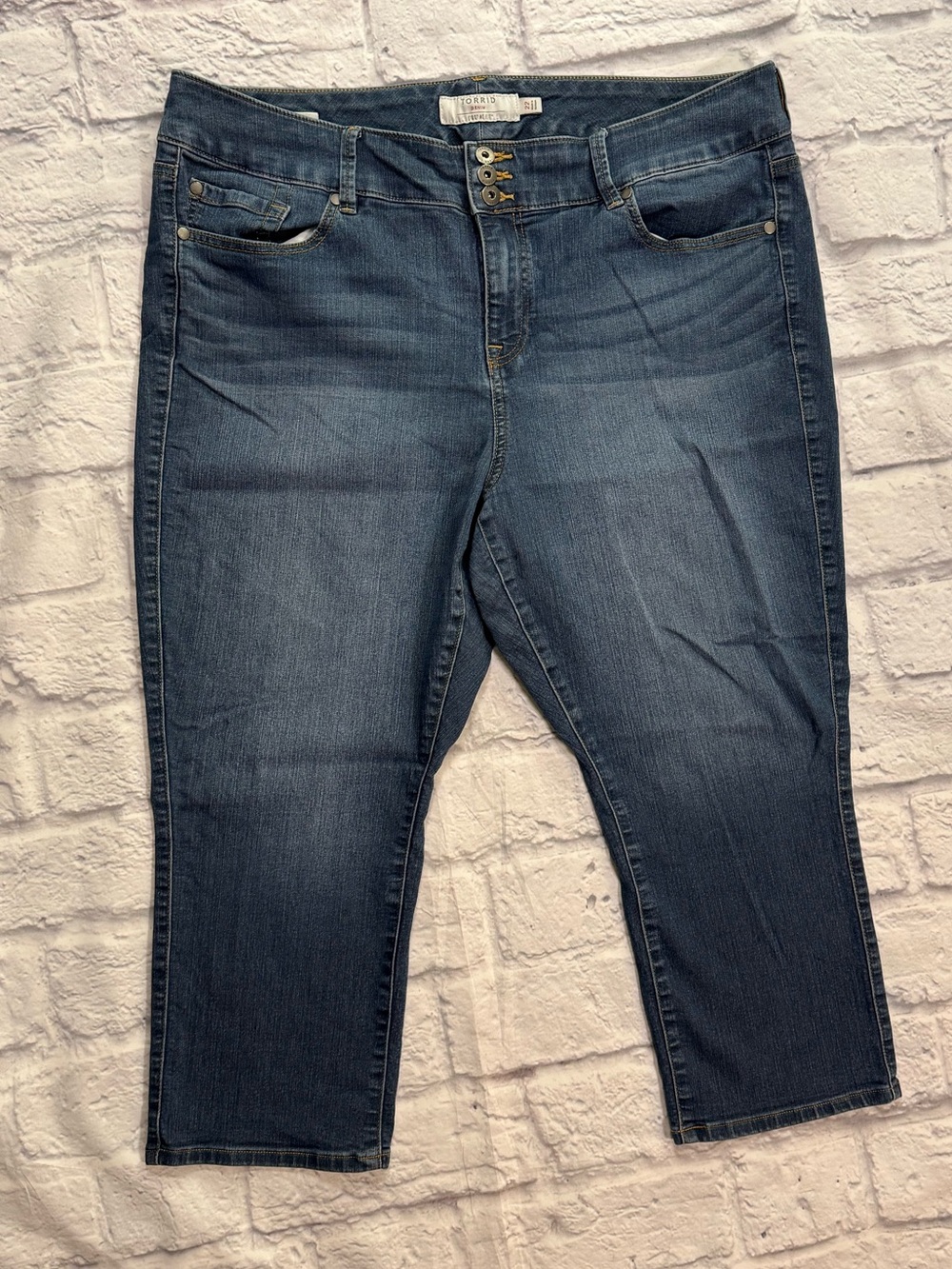 Torrid Dark Wash Stretch Cropped Jeans Plus 22R